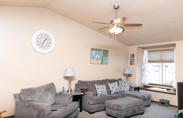 6707 S Witzke Ave, Sioux Falls, SD 57108