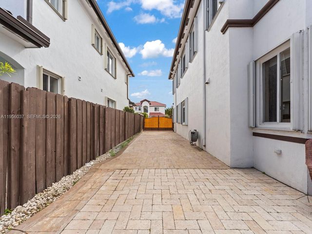 15383 SW 23rd Street, Miami, FL 33185