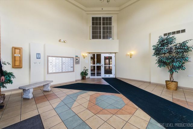 147 Hunt Club Drive 147, St. Charles, IL 60174