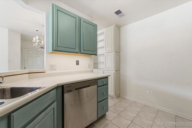 147 Hunt Club Drive 147, St. Charles, IL 60174