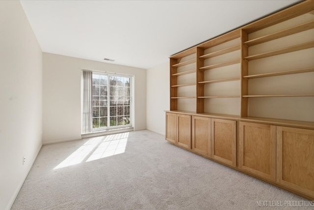 147 Hunt Club Drive 147, St. Charles, IL 60174