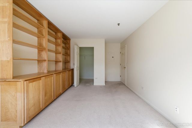 147 Hunt Club Drive 147, St. Charles, IL 60174