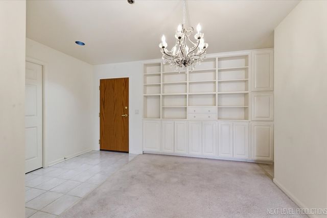 147 Hunt Club Drive 147, St. Charles, IL 60174