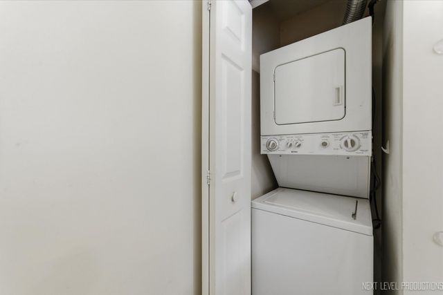 147 Hunt Club Drive 147, St. Charles, IL 60174