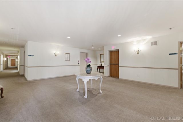 147 Hunt Club Drive 147, St. Charles, IL 60174