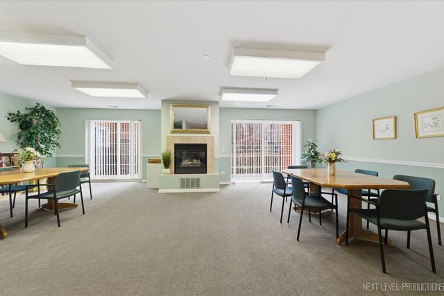 147 Hunt Club Drive 147, St. Charles, IL 60174