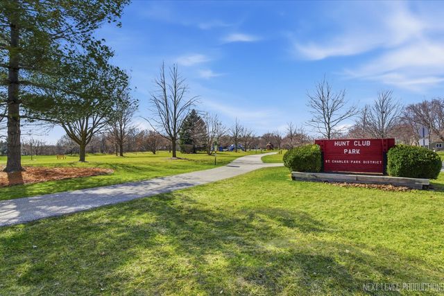147 Hunt Club Drive 147, St. Charles, IL 60174