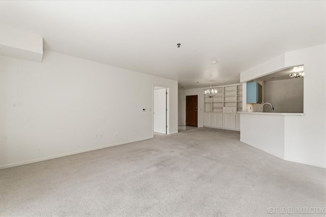 147 Hunt Club Drive 147, St. Charles, IL 60174