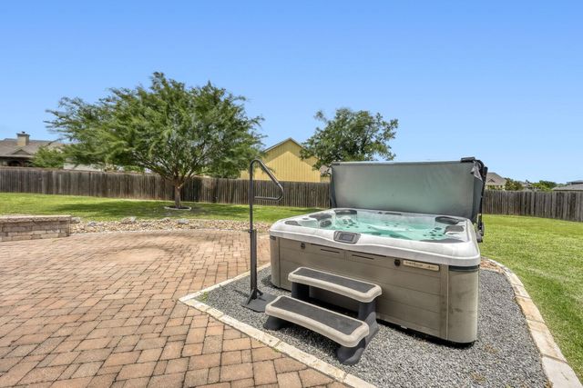 112 Haven CV, Hutto, TX 78634