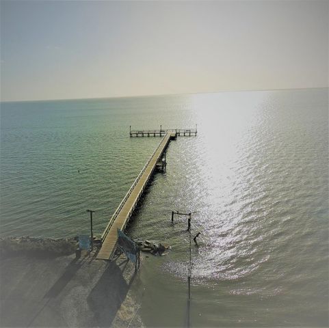 555 Mesquite Tree Loop, Rockport, TX 78382