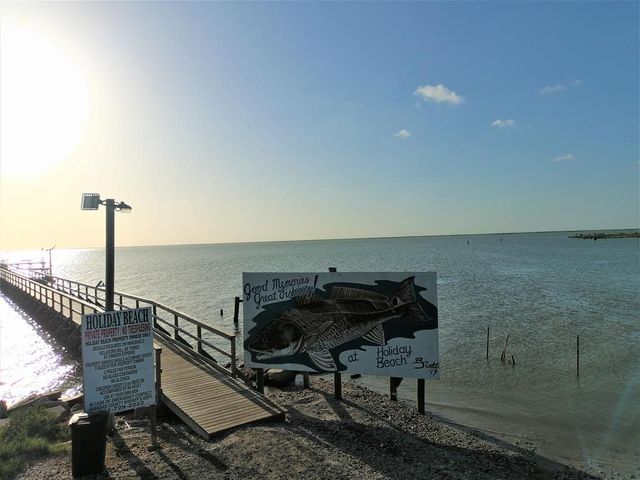 555 Mesquite Tree Loop, Rockport, TX 78382