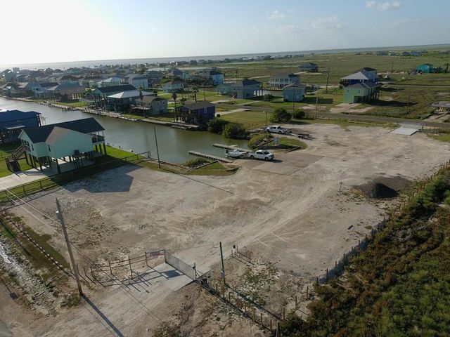 555 Mesquite Tree Loop, Rockport, TX 78382