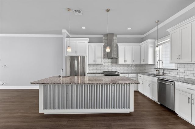 14890 Granada Dr 302, Corpus Christi, TX 78418