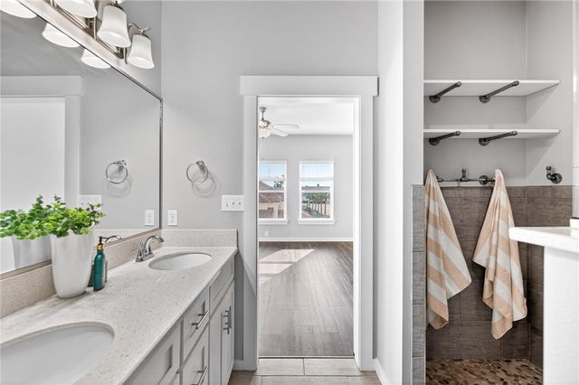 14890 Granada Dr 302, Corpus Christi, TX 78418