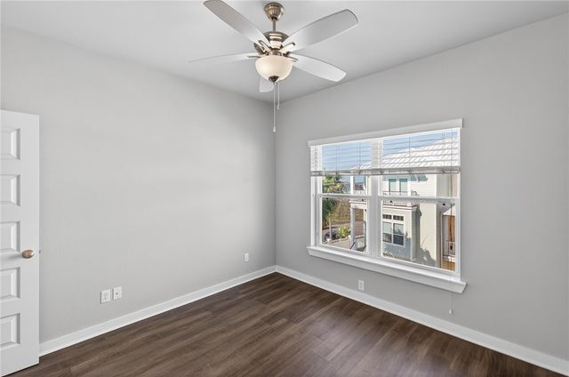 14890 Granada Dr 302, Corpus Christi, TX 78418