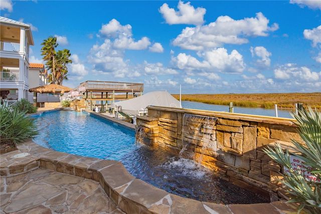 14890 Granada Dr 302, Corpus Christi, TX 78418