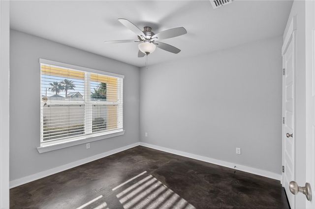 14890 Granada Dr 302, Corpus Christi, TX 78418