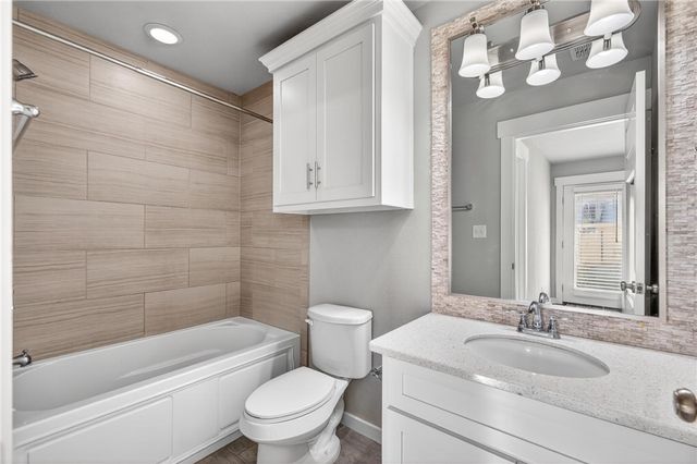 14890 Granada Dr 302, Corpus Christi, TX 78418