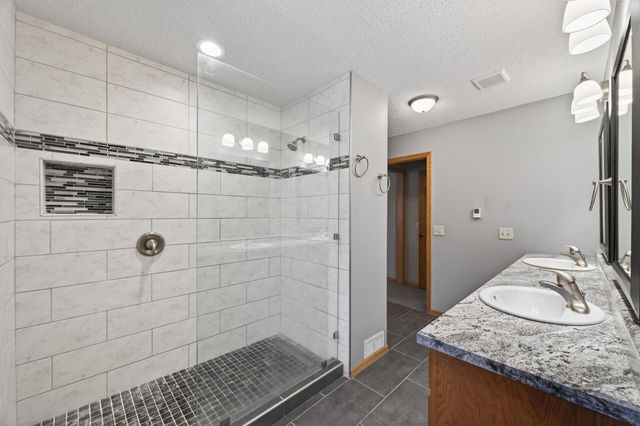 102 Woodridge Lane, Circle Pines, MN 55014