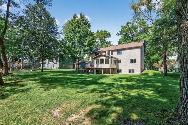 102 Woodridge Lane, Circle Pines, MN 55014