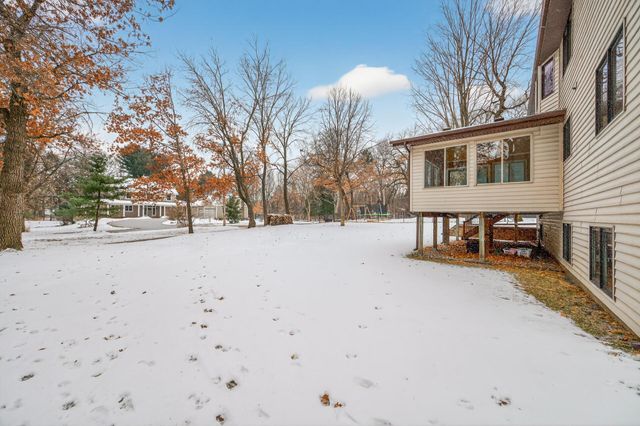 102 Woodridge Lane, Circle Pines, MN 55014