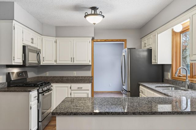 102 Woodridge Lane, Circle Pines, MN 55014