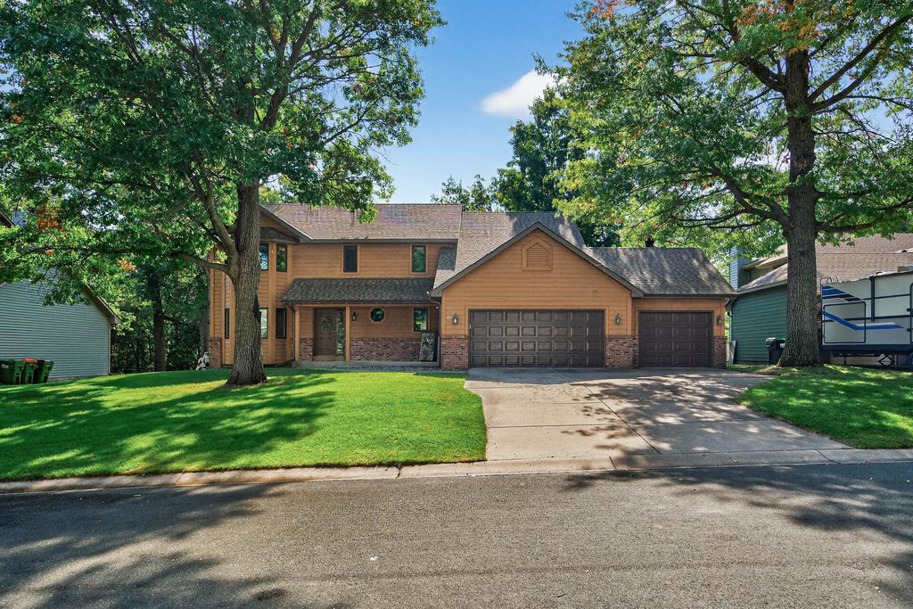 102 Woodridge Lane, Circle Pines, MN 55014