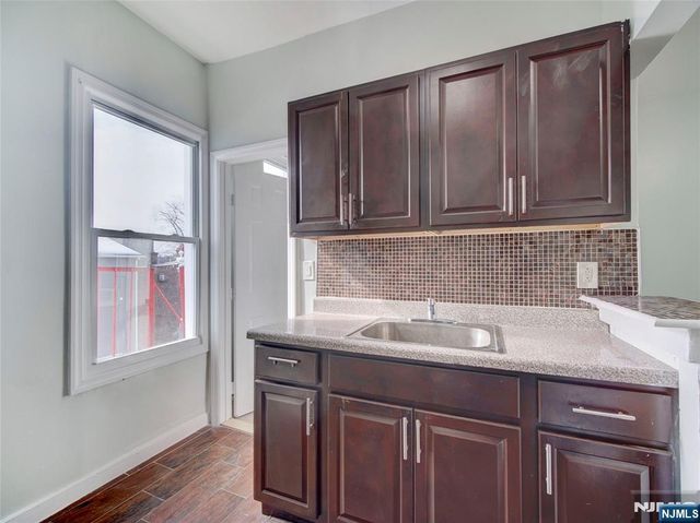 N 14 14th Street 7, East Orange, NJ 07017