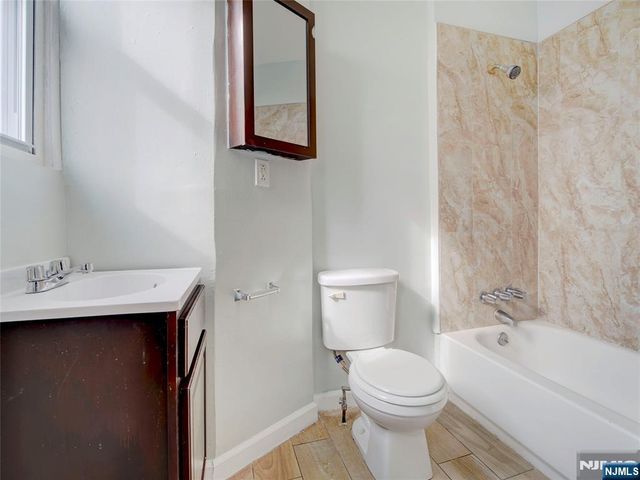 N 14 14th Street 7, East Orange, NJ 07017