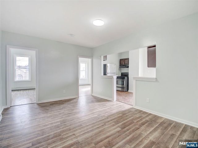 N 14 14th Street 7, East Orange, NJ 07017