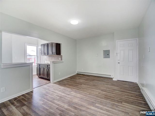 N 14 14th Street 7, East Orange, NJ 07017