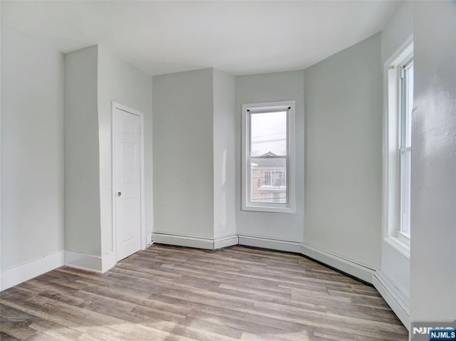 N 14 14th Street 7, East Orange, NJ 07017