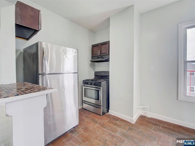 N 14 14th Street 7, East Orange, NJ 07017