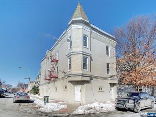 N 14 14th Street 7, East Orange, NJ 07017