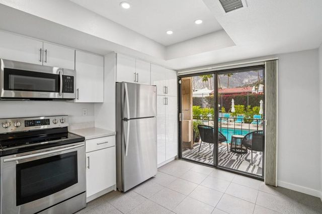 2727 S Sierra Madre 5, Palm Springs, CA 92264