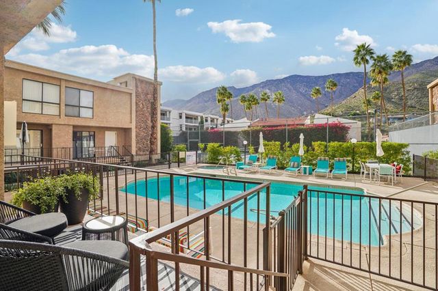 2727 S Sierra Madre 5, Palm Springs, CA 92264