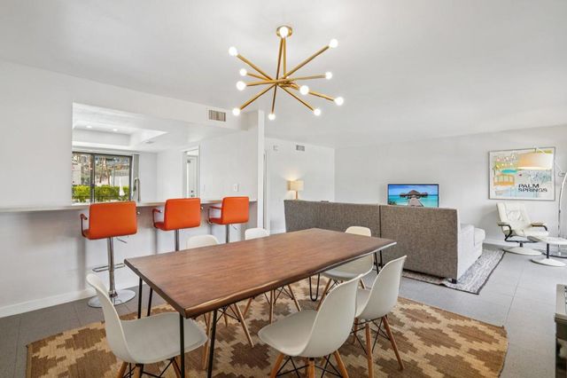 2727 S Sierra Madre 5, Palm Springs, CA 92264