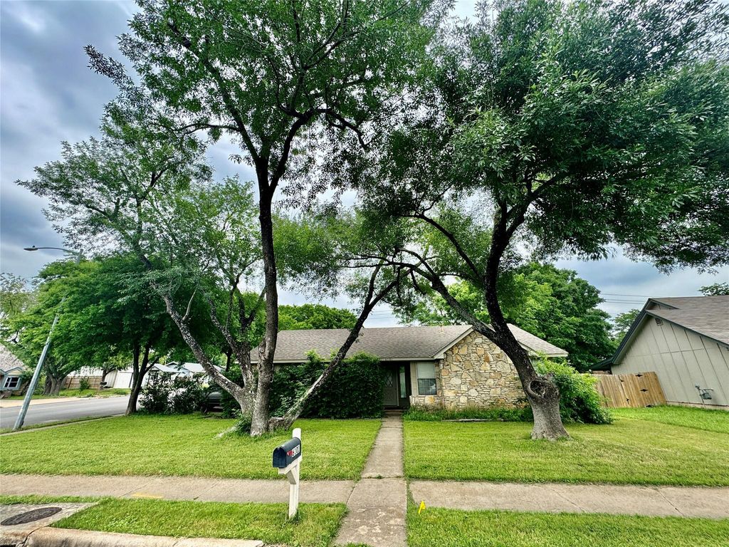 6101 Woodhue DR, Austin, TX 78745