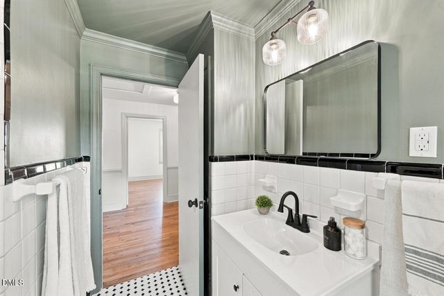 301 W Gannon Avenue, Zebulon, NC 27597