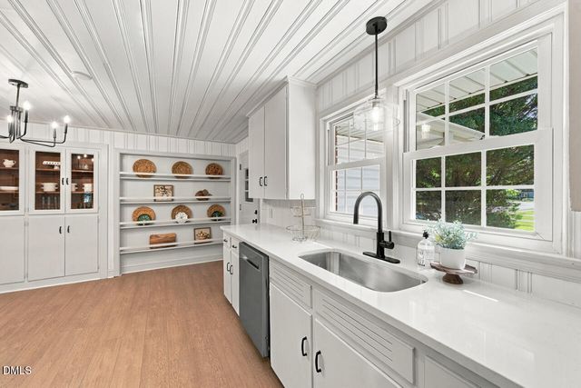 301 W Gannon Avenue, Zebulon, NC 27597