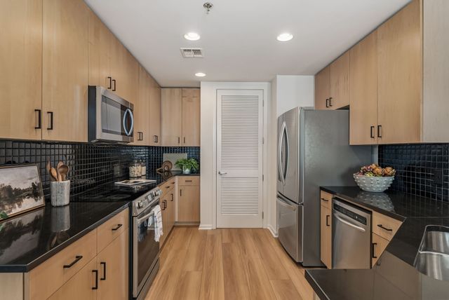 415 Church St Apt 1801, Nashville, TN 37219