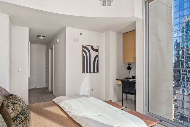 415 Church St Apt 1801, Nashville, TN 37219