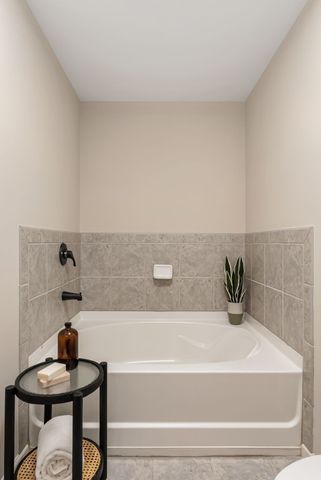 415 Church St Apt 1801, Nashville, TN 37219