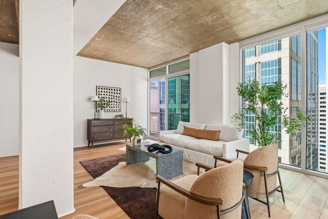 415 Church St Apt 1801, Nashville, TN 37219
