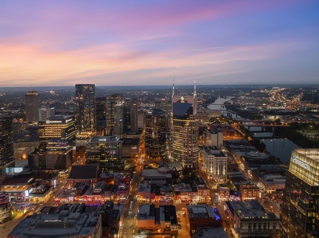 415 Church St Apt 1801, Nashville, TN 37219