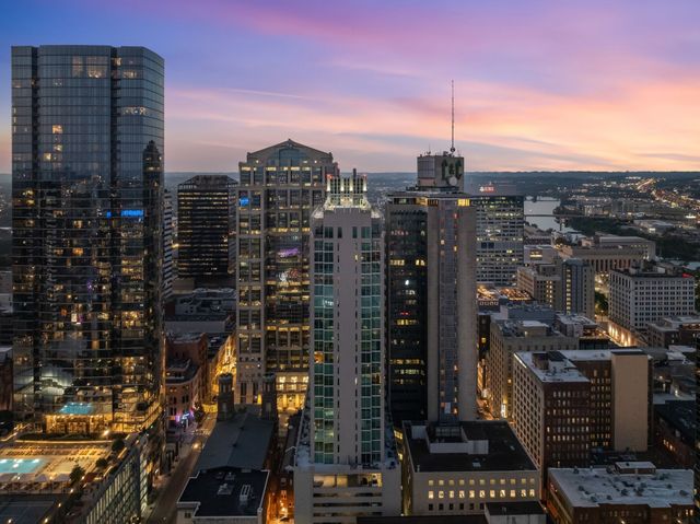 415 Church St Apt 1801, Nashville, TN 37219
