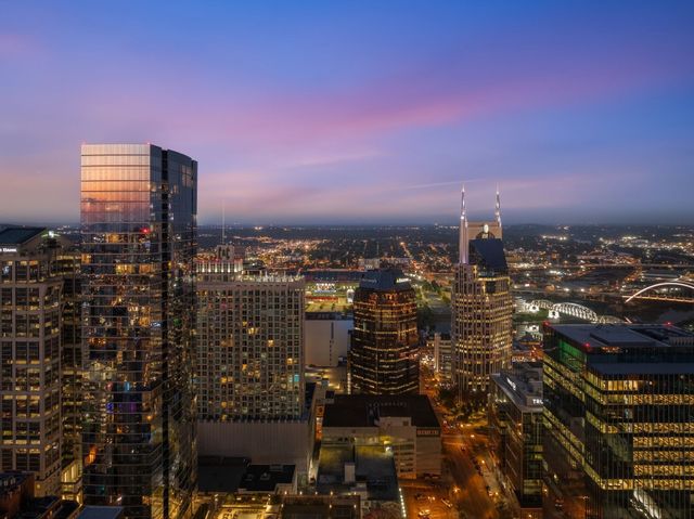415 Church St Apt 1801, Nashville, TN 37219