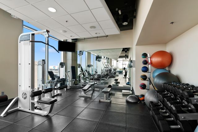 415 Church St Apt 1801, Nashville, TN 37219