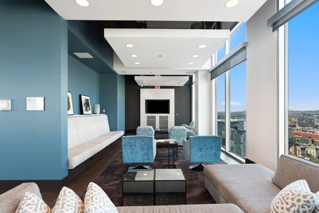 415 Church St Apt 1801, Nashville, TN 37219