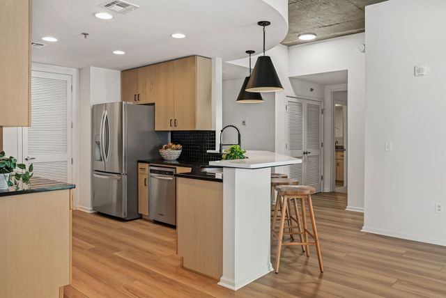 415 Church St Apt 1801, Nashville, TN 37219